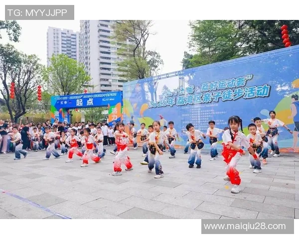 深圳街舞队与南京街舞队赛后复盘探讨团队协作与体育精神的深度融合 深圳街舞队与南京街舞队赛后复盘探讨团队协作与体育精神的深度融合